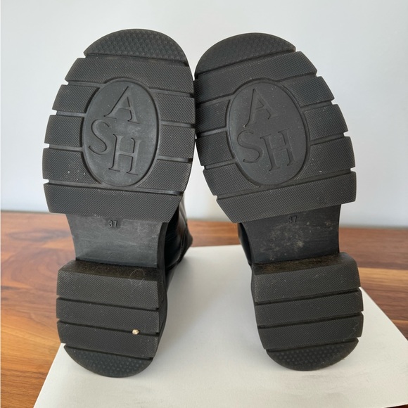 Women’s Mid Calf Chelsea Boots - Picture 2 of 9